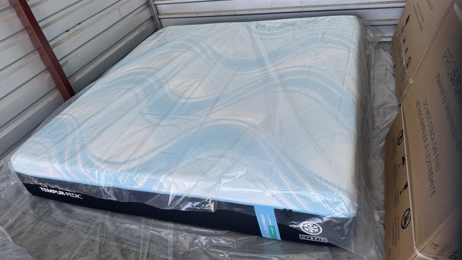Tempur-Pedic TEMPUR LuxeBreeze 2.0 Medium Hybrid Mattress King BrandNewCondition