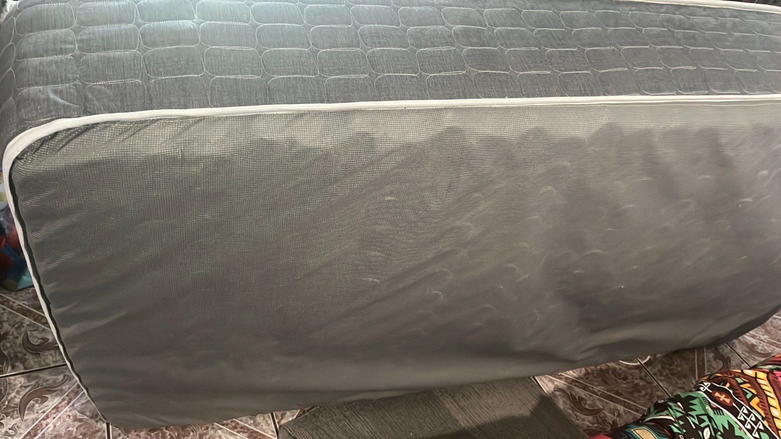 Twin size memory foam mattress, brand new, no stains, soft and very comfortable