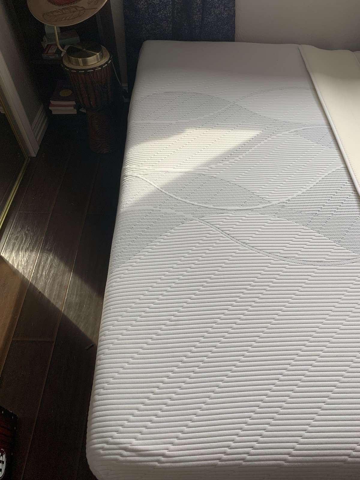 EF Exclusive Sleep Collection Wayside Hybrid Mattress White Blue Abstract Print